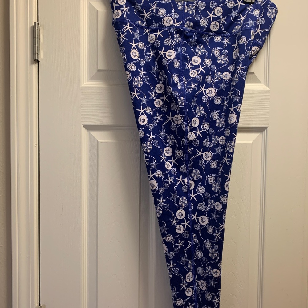 Beautiful blue&white tossed shell pattern Athletic leisure 80% poly 14%spandex - Picture 5 of 5